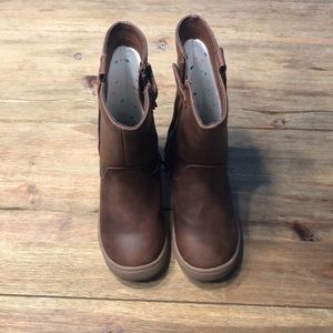 Cat and Jack brown boots